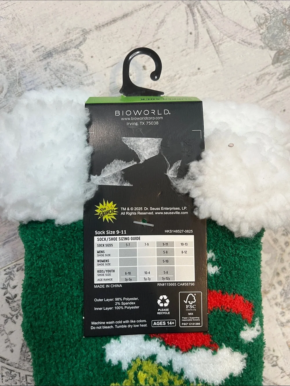 Bioworld The Grinch Dr Seuss Fuzzy Socks Size 5-10